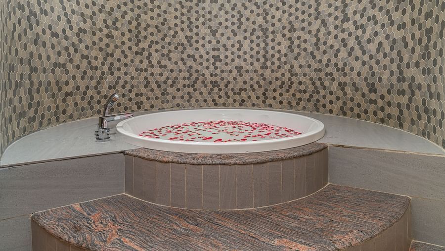 A Sophisticated bathroom with a grand circular bathtub - Sarovar Premiere, Srinagar